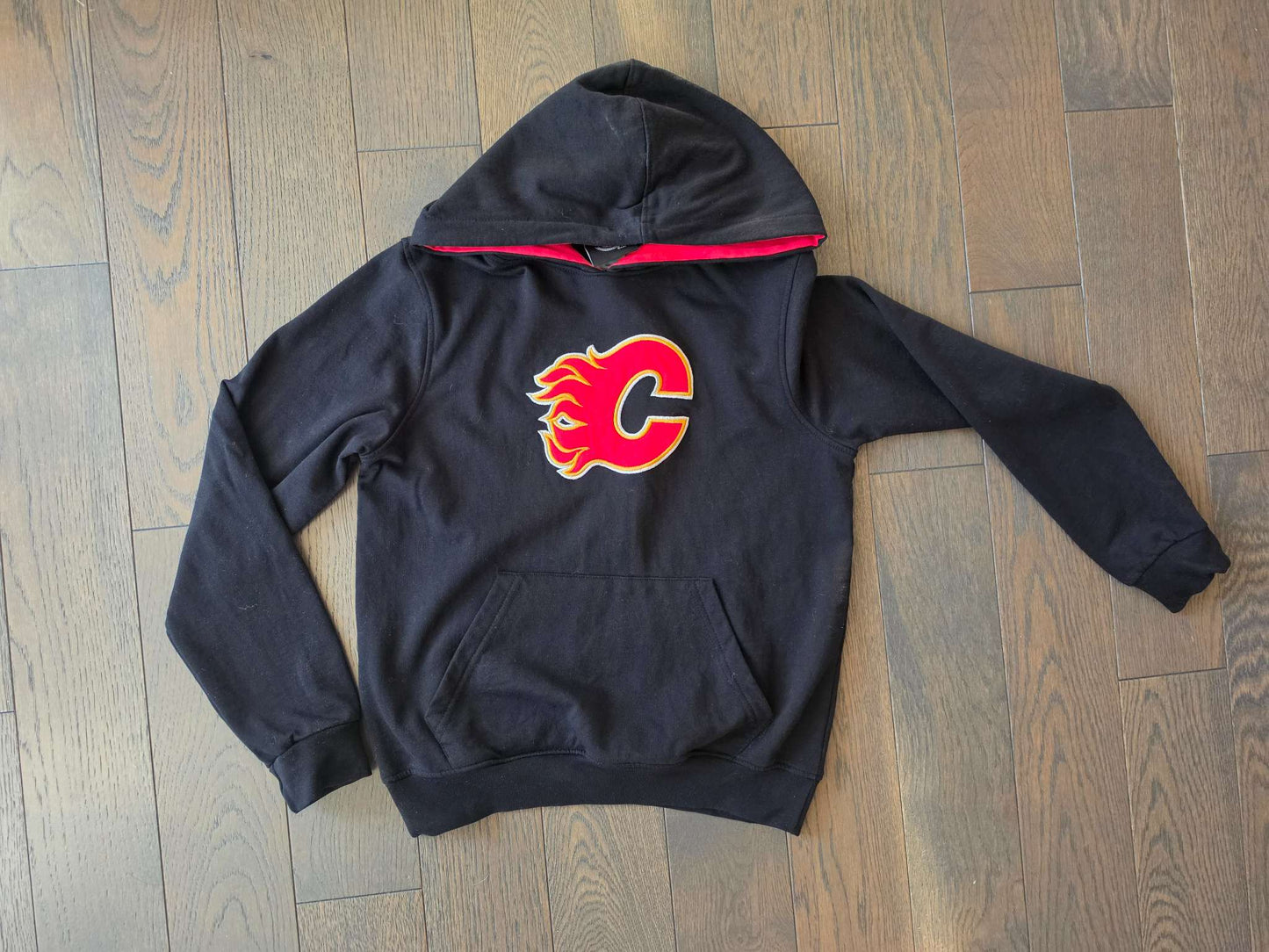 Calgary FLAMES hoodie  Medium 7-8