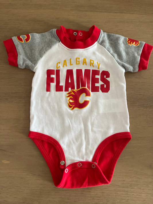 Calgary Flames Short Sleeved Onesie , Kids 12 Month (9-12M)