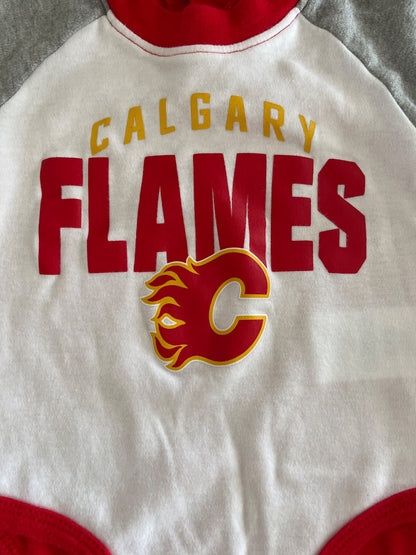 Calgary Flames Short Sleeved Onesie , Kids 12 Month (9-12M)