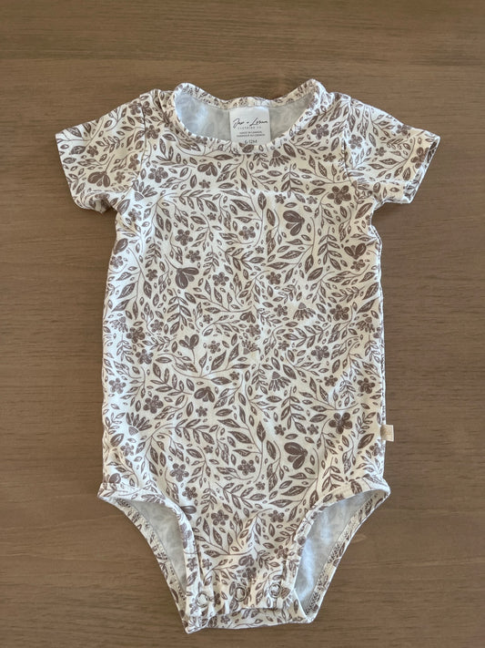 Jax + Lennon Short Sleeved Onesie , Kids 9 Month (6-9M)