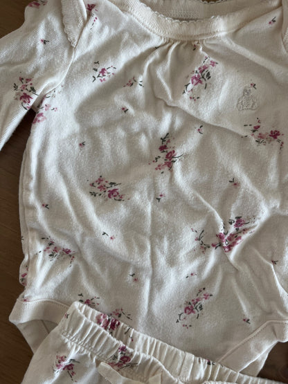 Outfit Pair from Baby Gap , Kids 3 Month (0-3M)