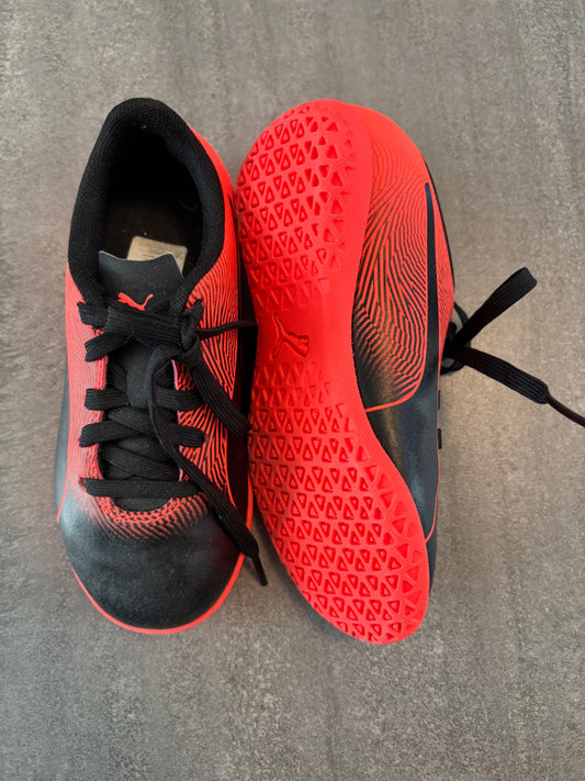 Puma indoor soccer shoes, Shoes 11 (Toddler:2-4yr)