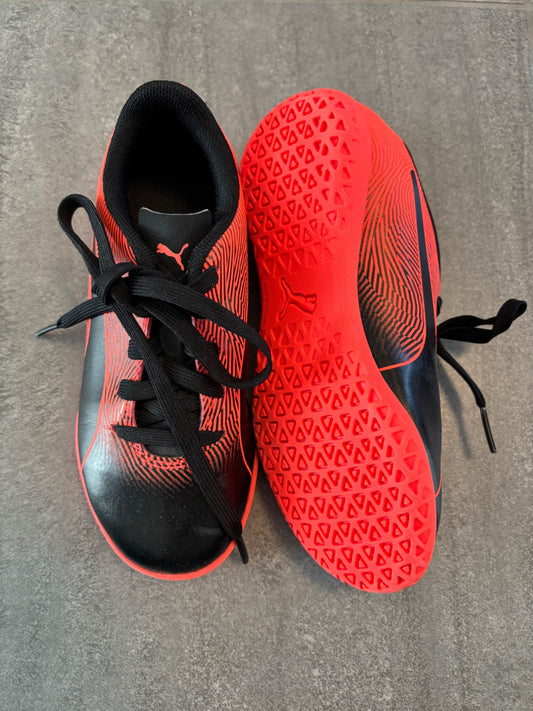 Puma indoor soccer shoes, Shoes 12 (Toddler:2-4yr)