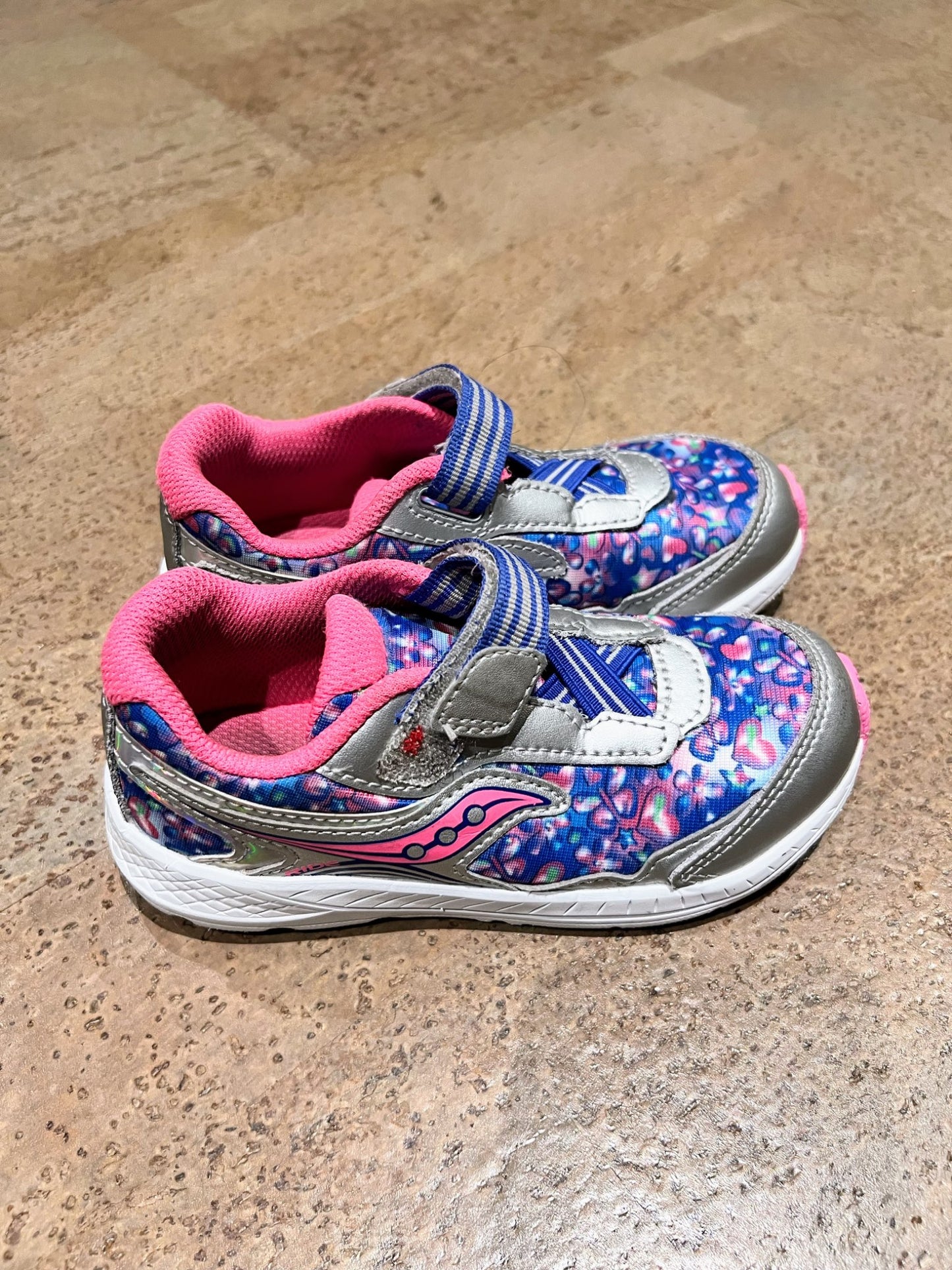 Saucony Kid’s Sneakers, size US 11, retails $70, Shoes 11 (Toddler:2-4yr)
