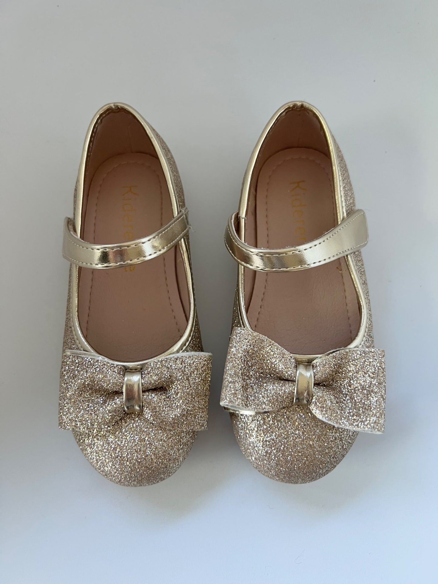 Girl’s dress shoes - gold, Shoes 10 (Toddler:2-4yr)
