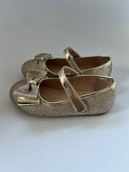 Girl’s dress shoes - gold, Shoes 10 (Toddler:2-4yr)