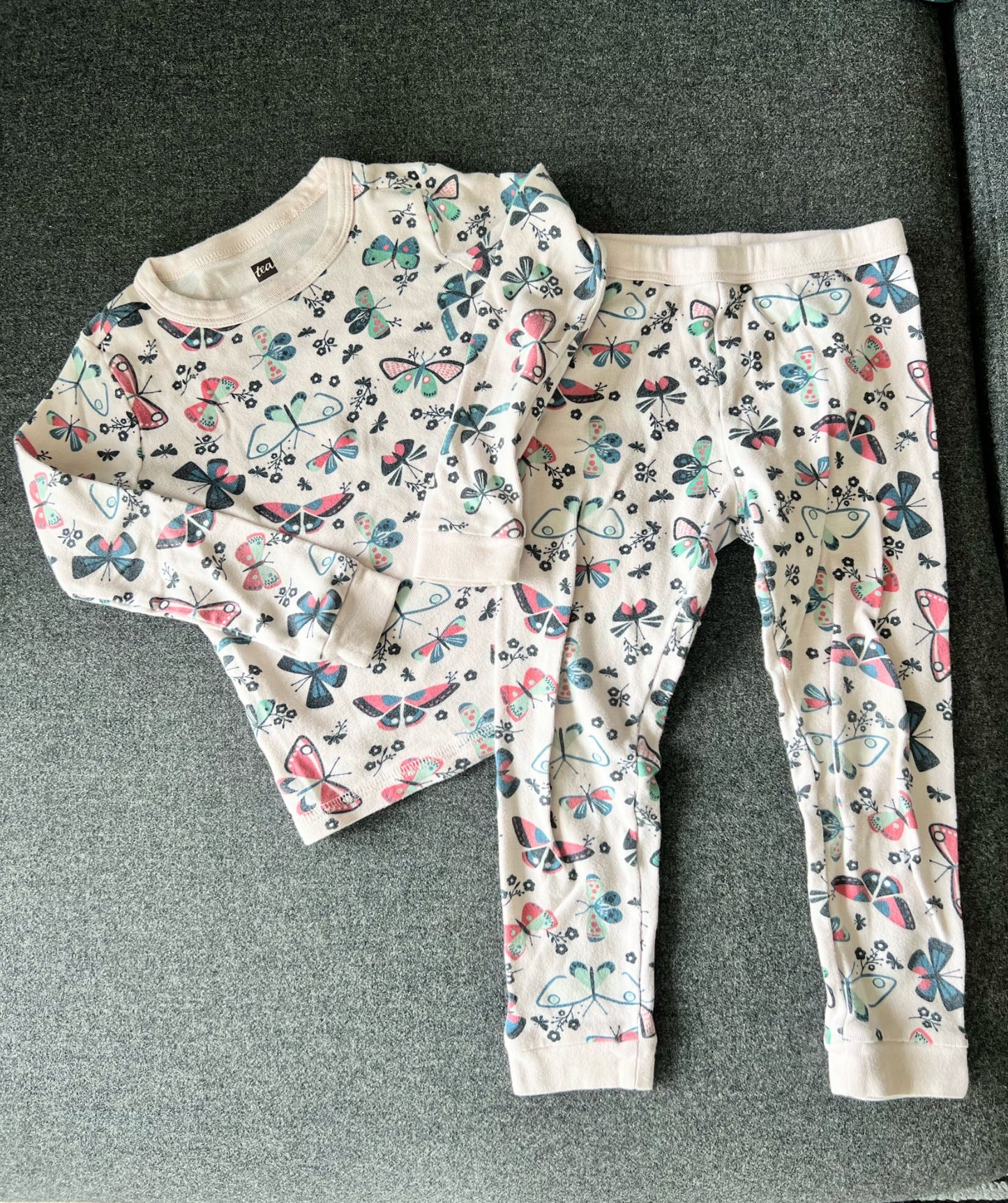 Girls long-sleeves pajamas - butterfly patten, Kids 4/4T