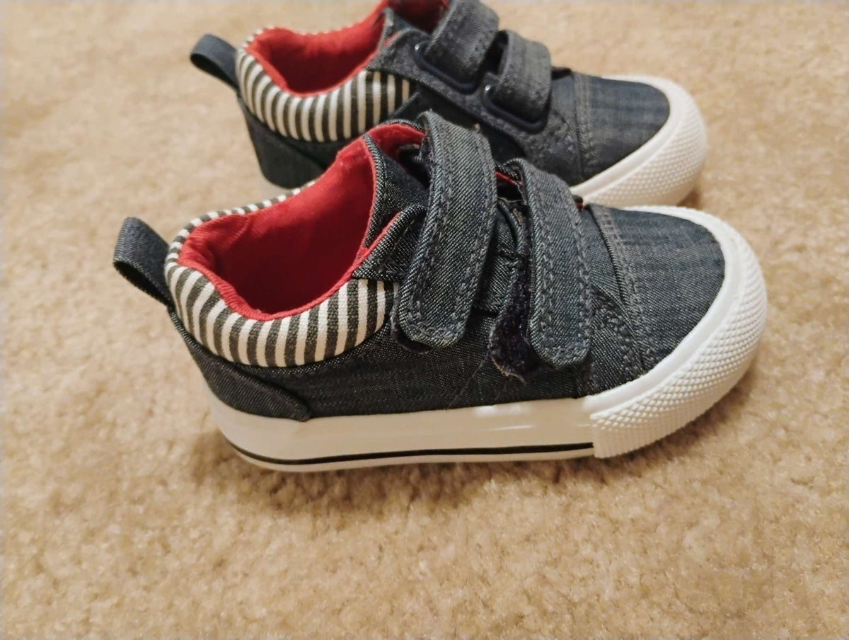Joe fresh Size 5 shoes, Shoes 5 (Walkers:12-24 mth)