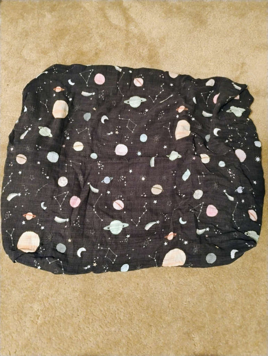 Lou Lou lollipop muslin crib sheet, space themed
