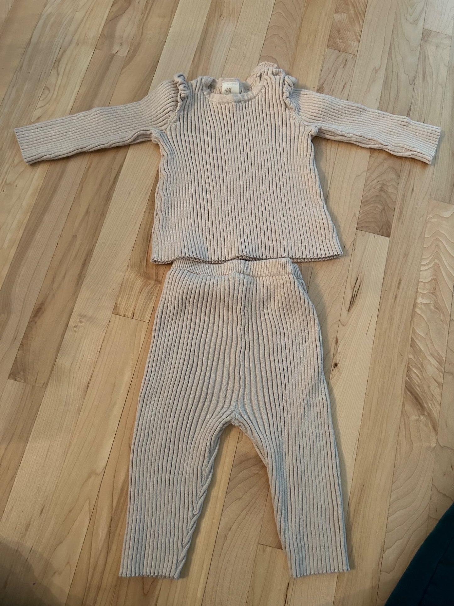 Beige H&M set, Kids 6 Month (3-6M)
