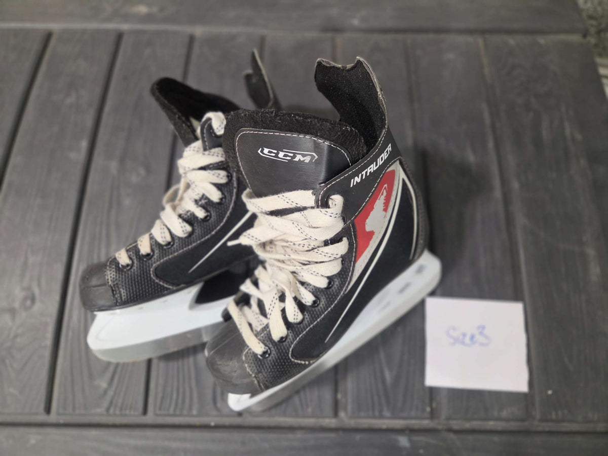 CCM Ice Skates size 3, Shoes 3 (Kids:4-8yr)