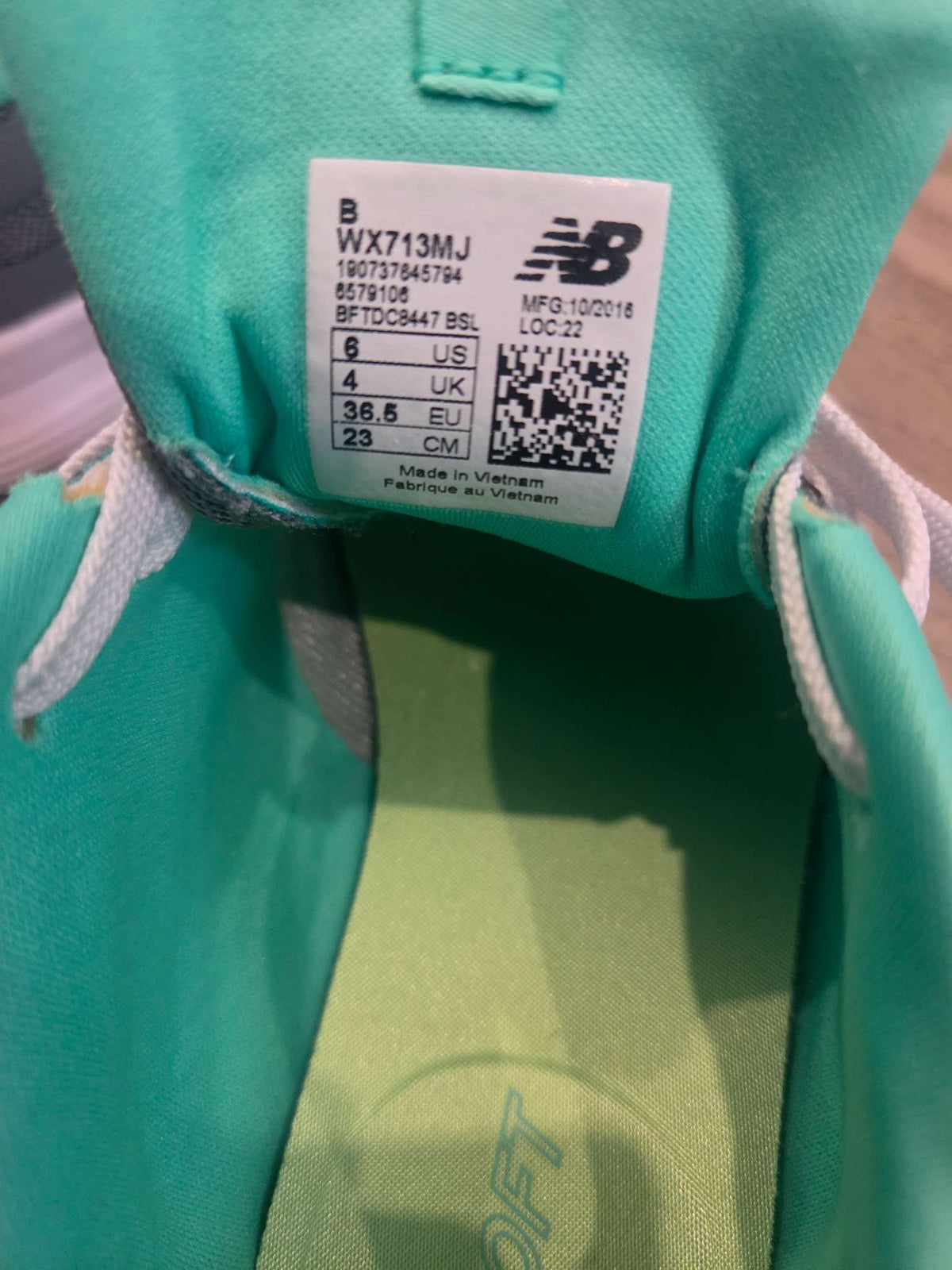 New balance girls sneakers size 6, Shoes 6 (Big Kids:8–12yr)