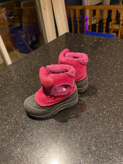 The north face pink winter boots size 7, Shoes 7 (Walkers:12-24 mth)