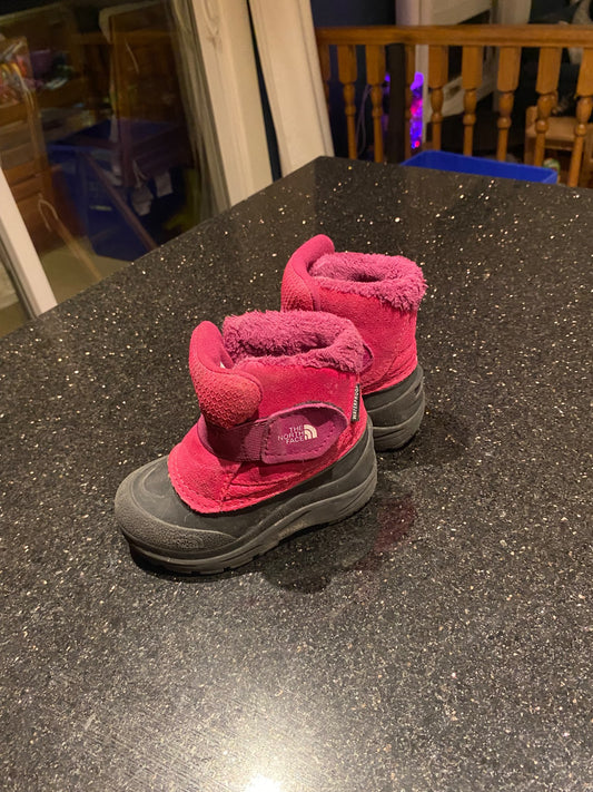 The north face pink winter boots size 7, Shoes 7 (Walkers:12-24 mth)