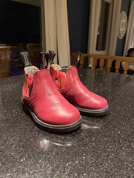 Blundstone girl boots size 7, Shoes 7 (Walkers:12-24 mth)