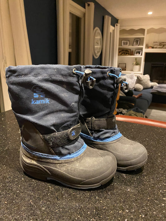 Kamik boy winter boots size 12, Shoes 12 (Toddler:2-4yr)