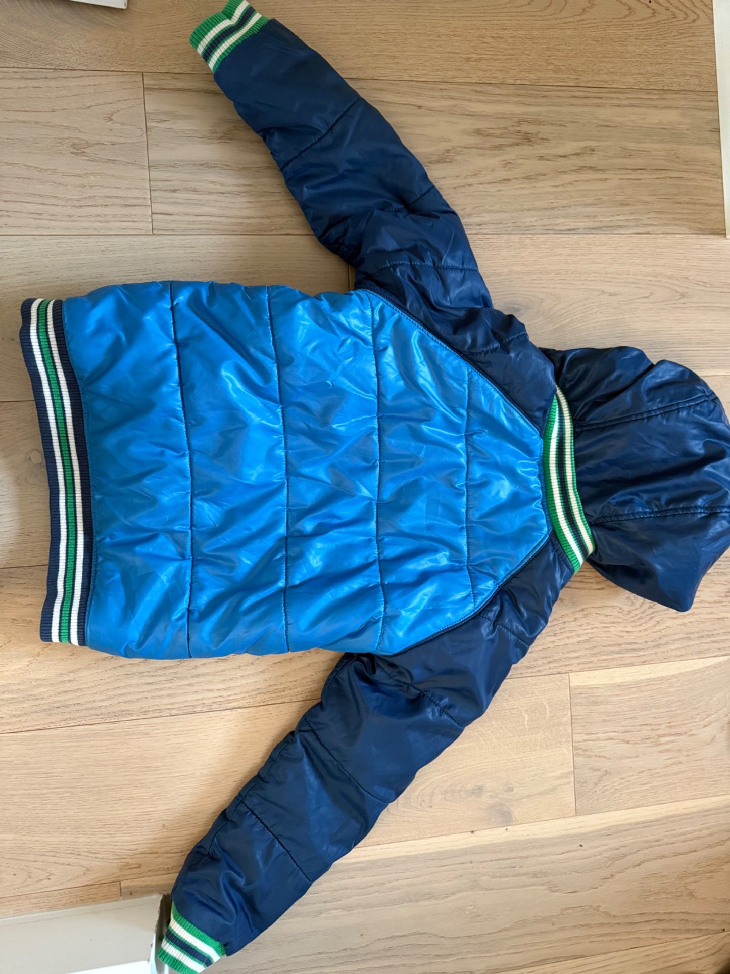 Disney Mickey Mouse hooded jacket, boys size 7/8, Kids 7 & 8 (small)