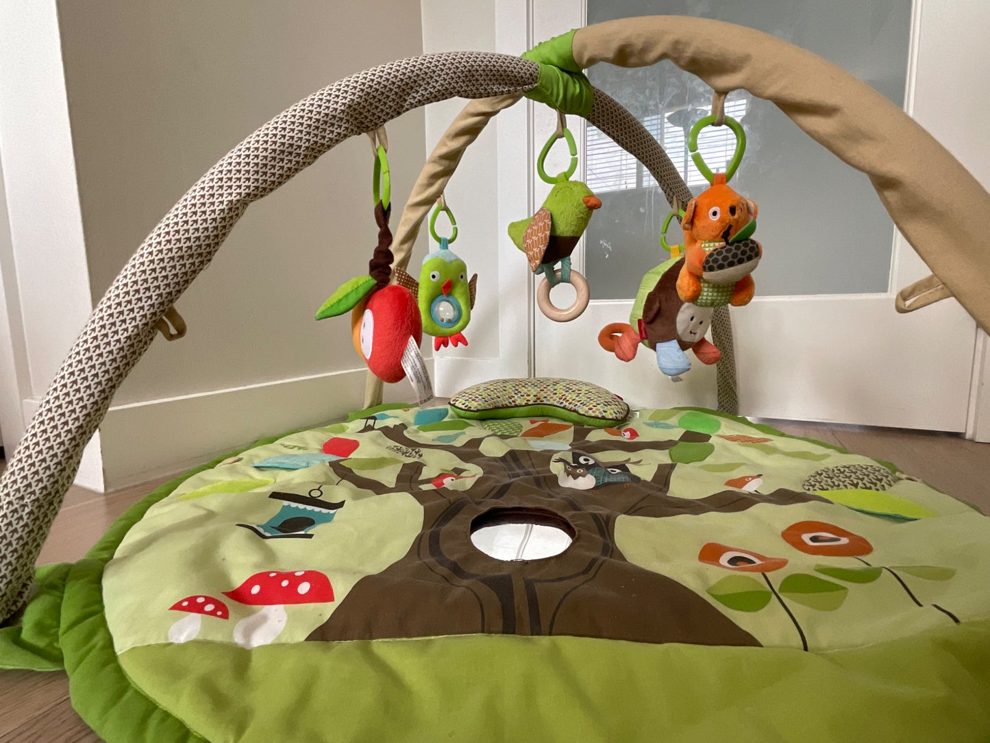 Skip Hop Treetop Friends Activity Gym,  VGUC