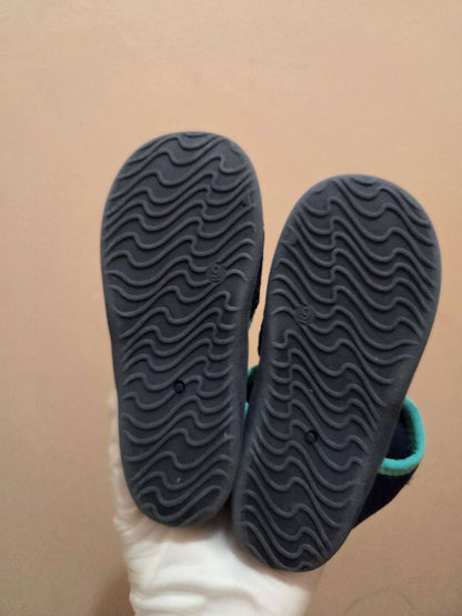 Old Navy Swimming shoes size 9 (Priced 26.99), Shoes 9 (Toddler:2-4yr)
