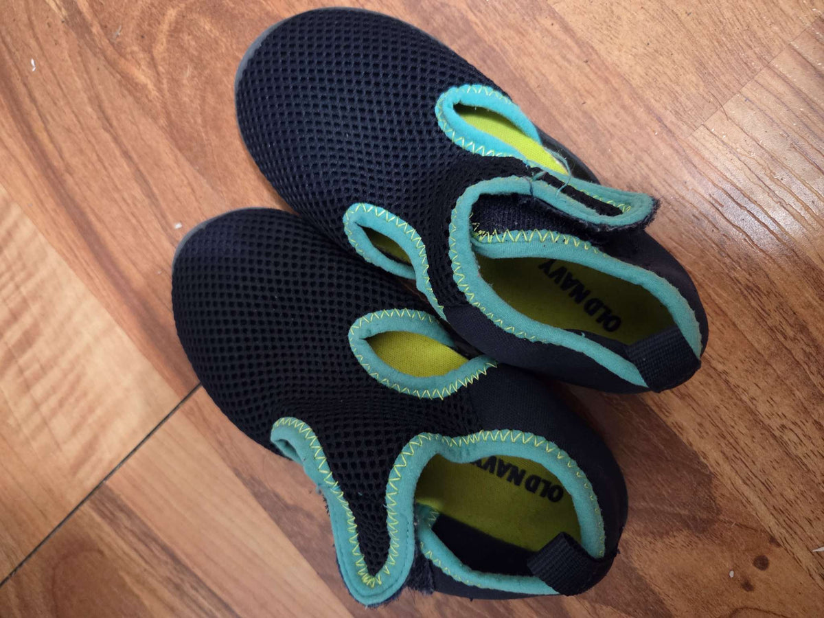 Old Navy Swimming shoes size 9 (Priced 26.99), Shoes 9 (Toddler:2-4yr)