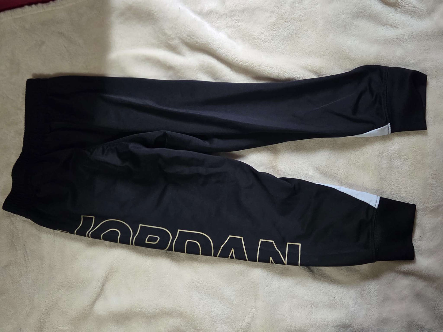 Jordan Fleece Pullover hoodie (Retails $60) and jogging pants Retails ($16), Kids 5/5T (extra small)