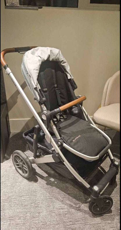 Uppababy Cruz V2 Stroller w/ Bassinet & Accessories