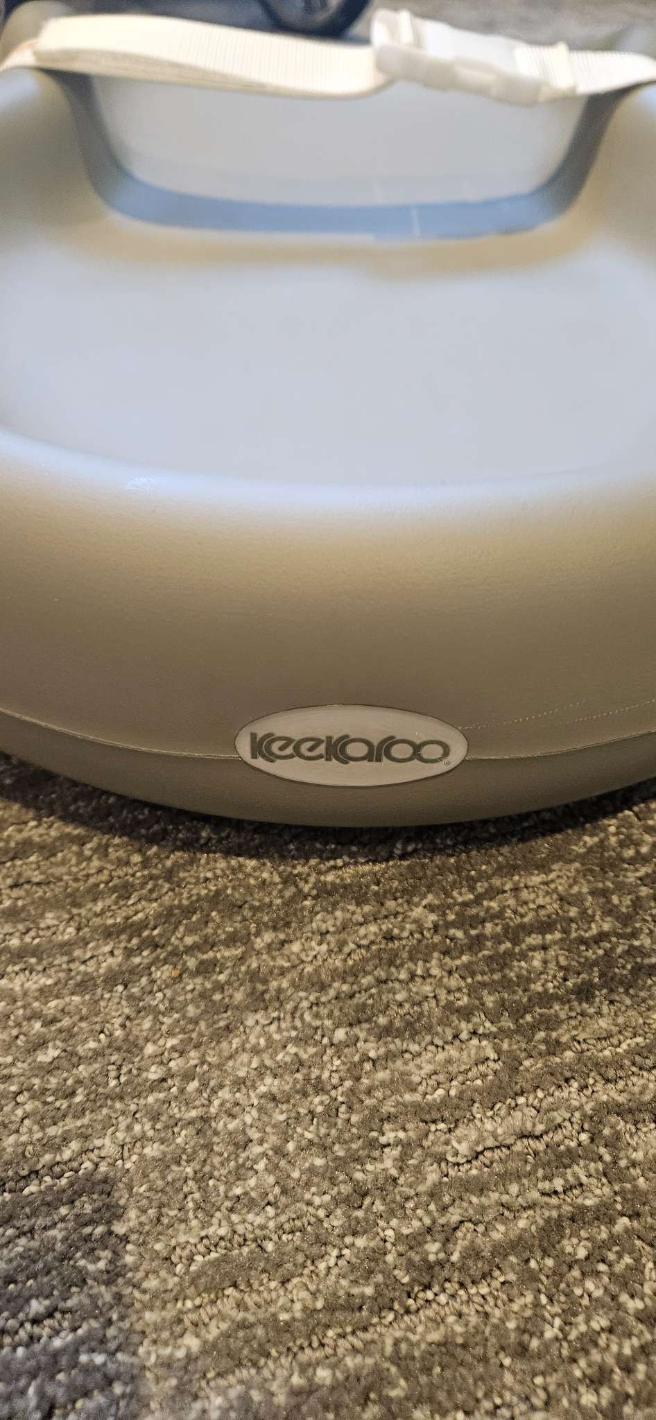 Keekaroo Peanut Changer - Grey
