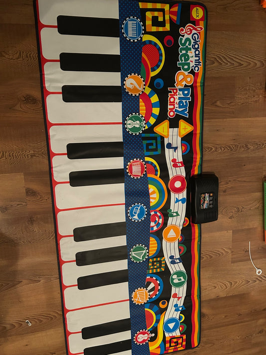 Step and play piano