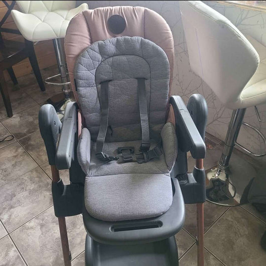 Maxi Cosi High Chair new $370
