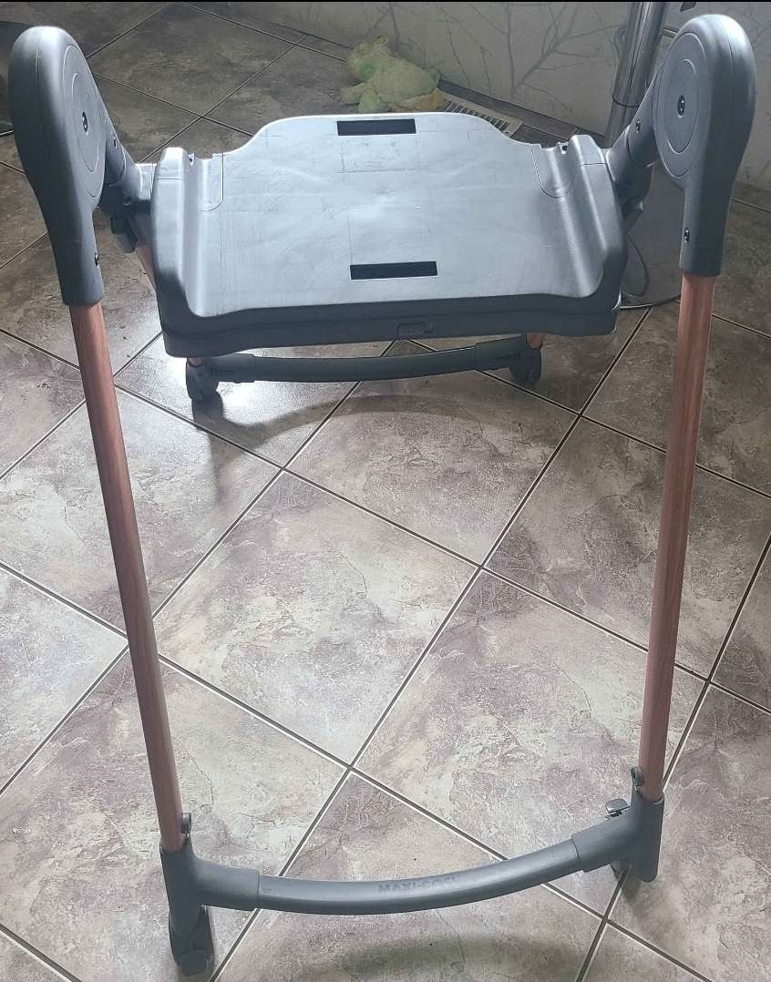 Maxi Cosi High Chair new $370