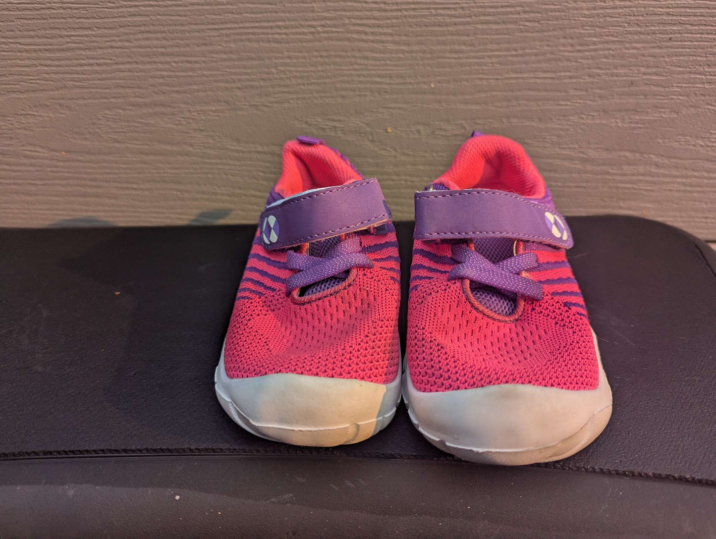 EUC Joinfree Toddler size 11 Little Kid, MSRP $27.99, Shoes 10 (Toddler:2-4yr)