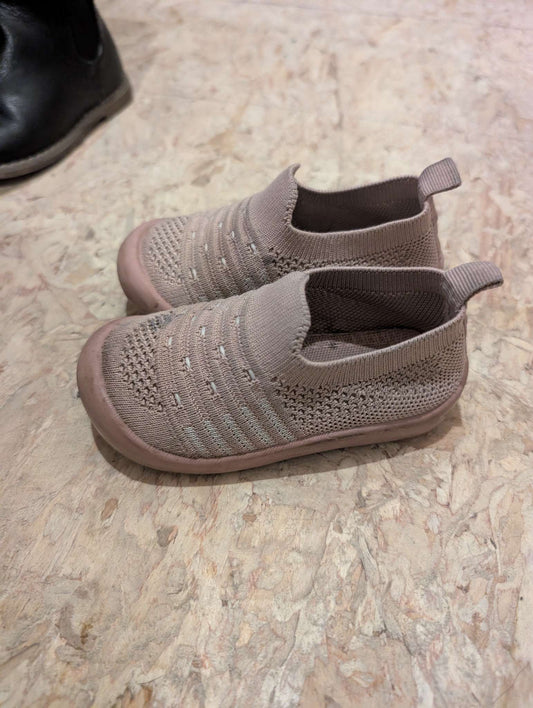Toddler shoes - size 6, Shoes 6 (Walkers:12-24 mth)