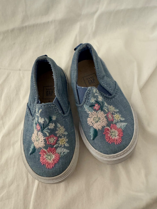 Baby GAP shoes with flower embroidery, Size 5, Shoes 5 (Walkers:12-24 mth)