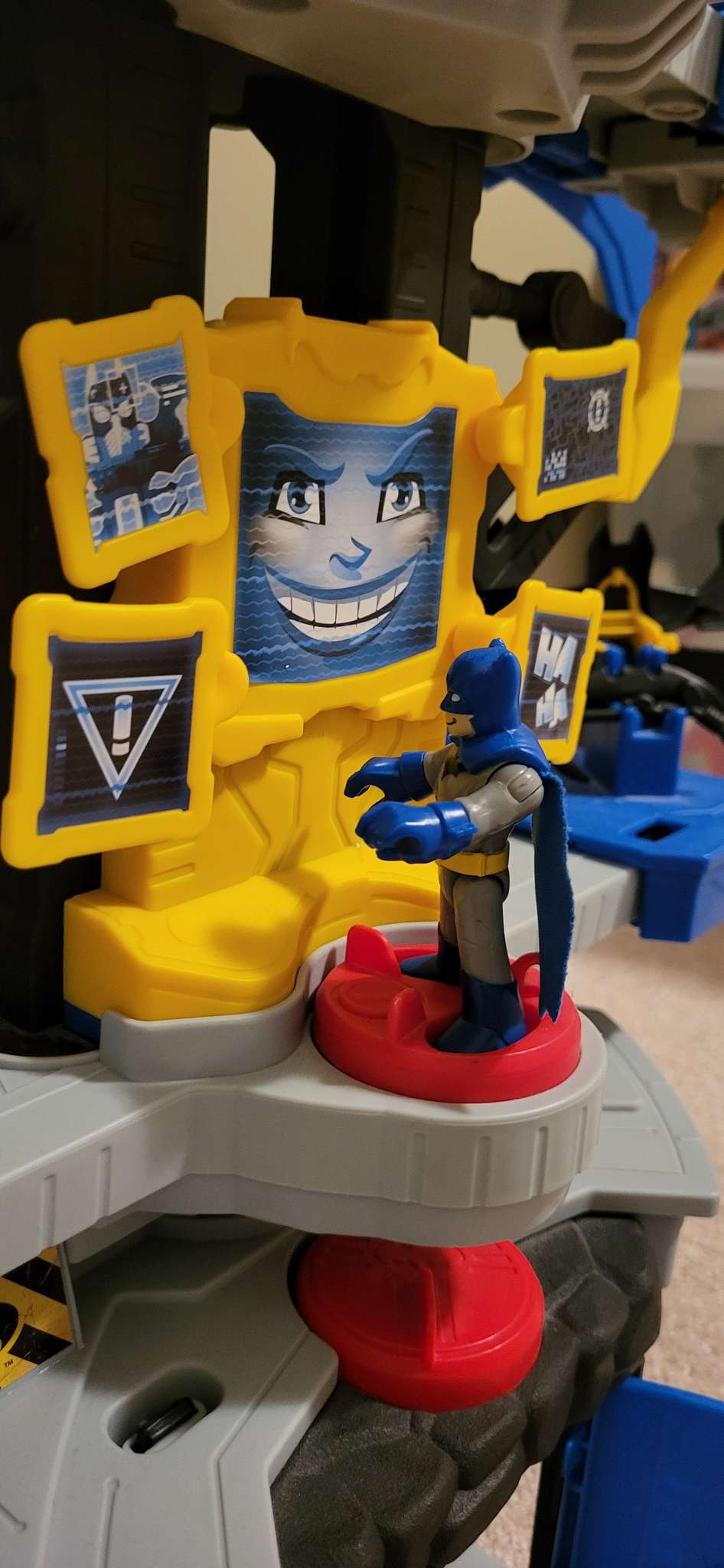 Imaginext DC Super Friends Transforming Batcave