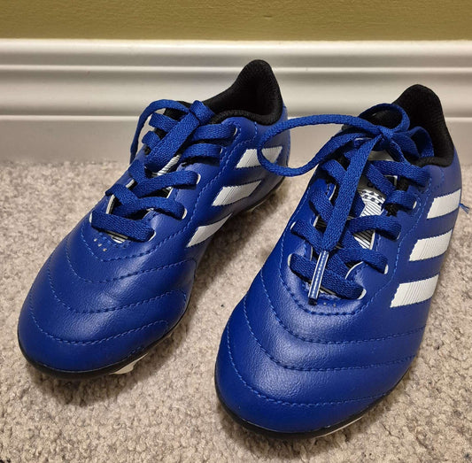 Kids soccer cleats & shin pads, Shoes 10.5 (Toddler:2-4yr)