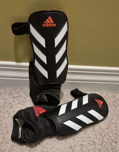 Kids soccer cleats & shin pads, Shoes 10.5 (Toddler:2-4yr)