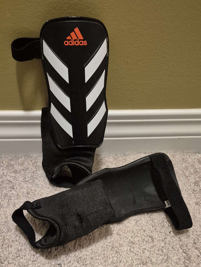 Kids soccer cleats & shin pads, Shoes 10.5 (Toddler:2-4yr)