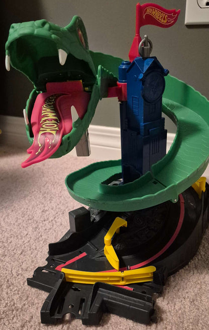 Hot Wheels City Cobra Crush playset