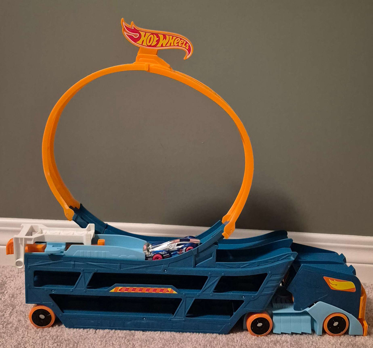 Hot Wheels Stunt & Go Track Set