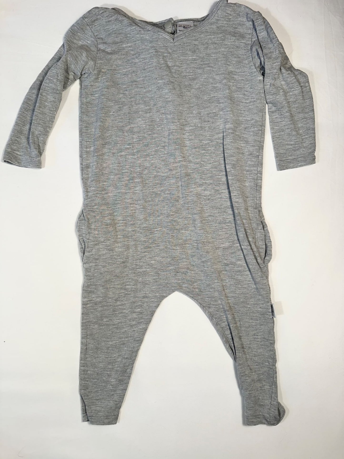 The Stitched Arrow Grey Romper, Kids 9 Month (6-9M)