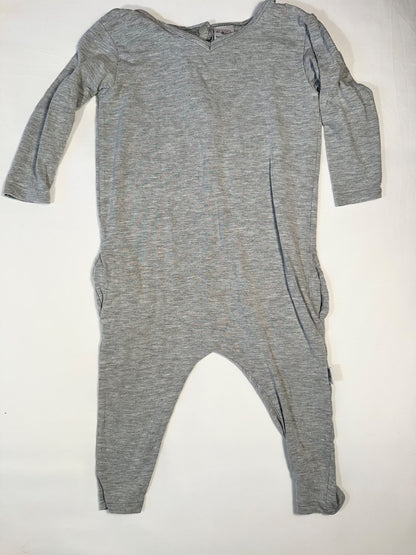 The Stitched Arrow Grey Romper, Kids 9 Month (6-9M)