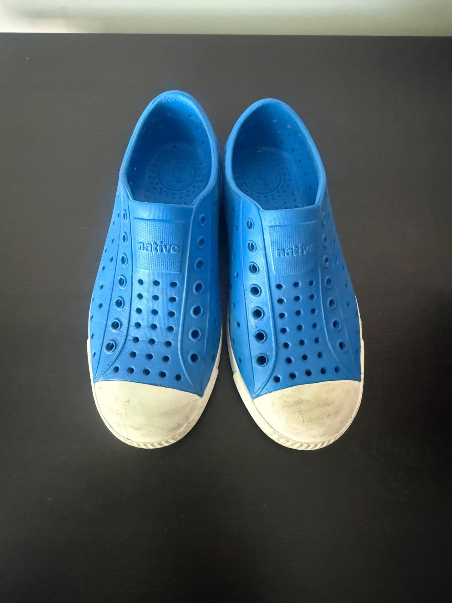 Natives size JR 1, Shoes 1 (Kids:4-8yr)