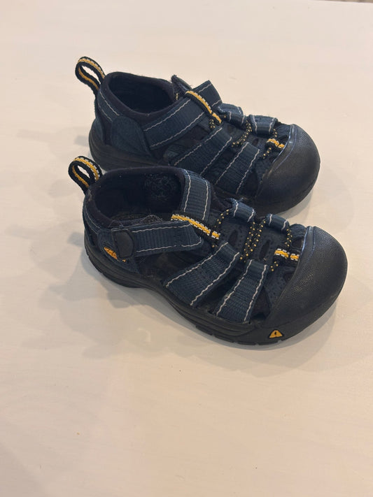 Keens Toddler Size 5, Shoes 5 (Walkers:12-24 mth)