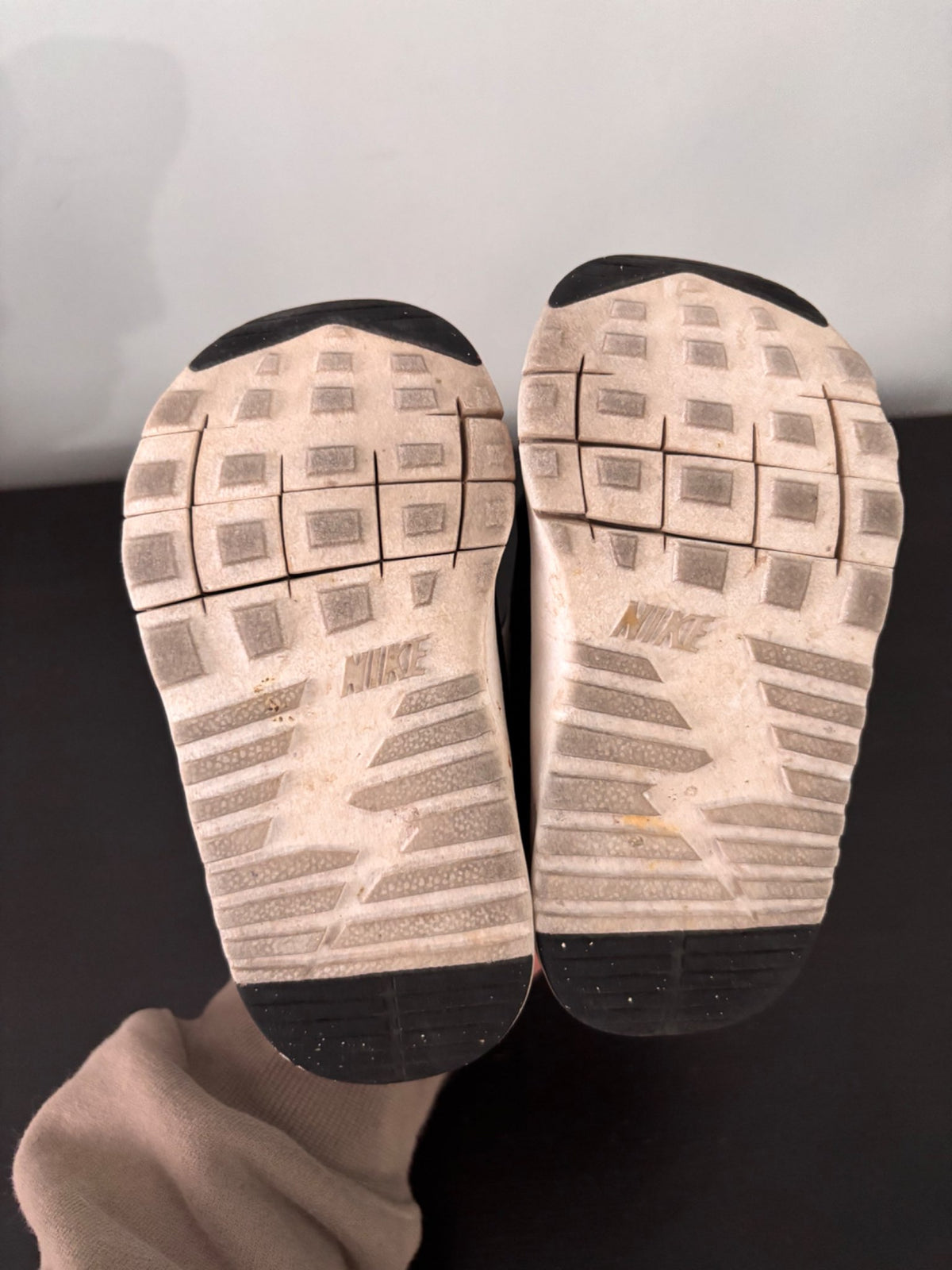 Black Nike Toddler Shoes, Shoes 7 (Walkers:12-24 mth)
