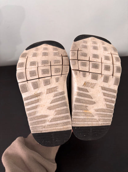 Black Nike Toddler Shoes, Shoes 7 (Walkers:12-24 mth)