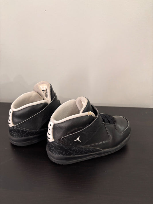 Toddler jordan sneaker, Shoes 7 (Walkers:12-24 mth)