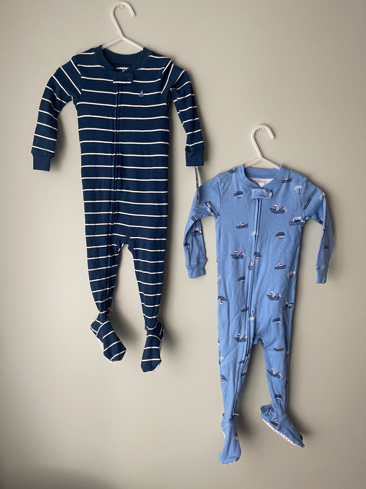 NWT 12 m Carters Footies, Kids 12 Month (9-12M)