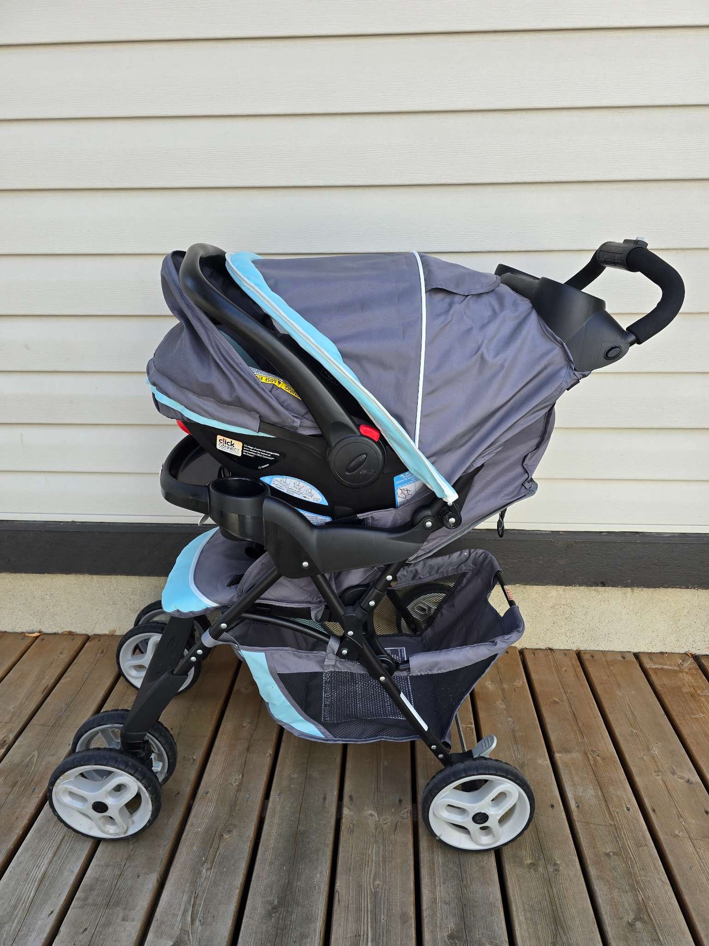 Graco Comfy Cruiser with Click Connect option (Car seat not included)