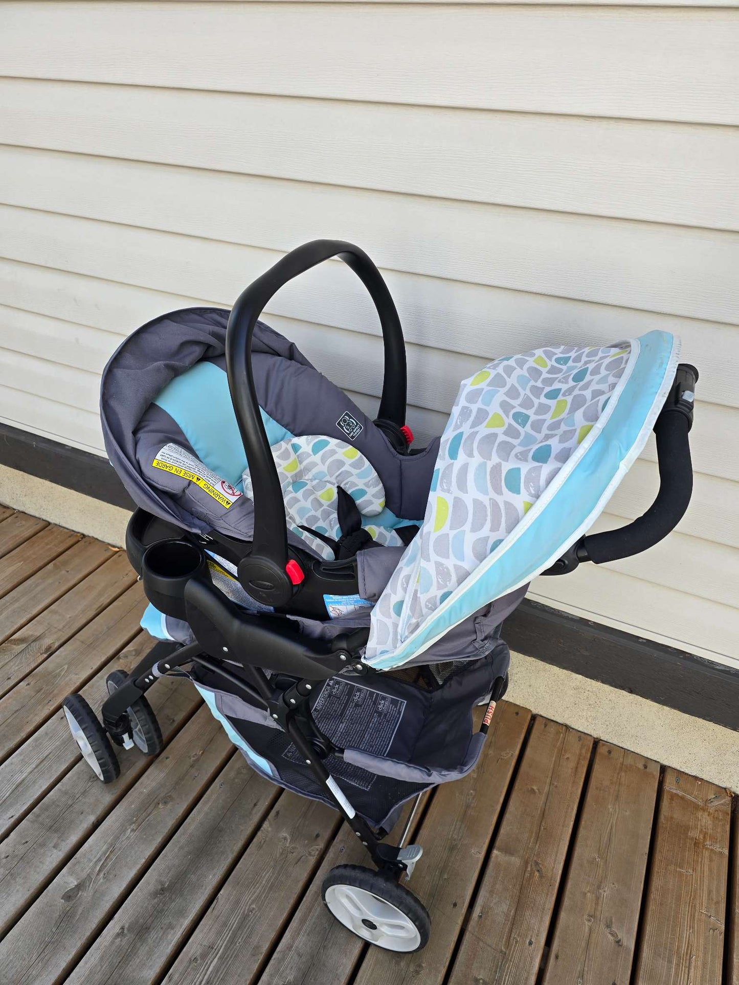 Graco Comfy Cruiser with Click Connect option (Car seat not included)
