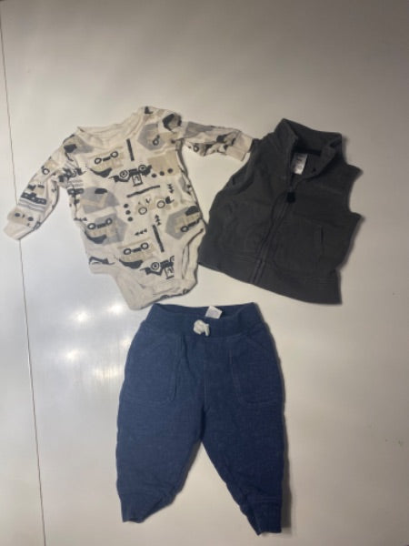 Construction outfit. Carters. 6m, Kids 6 Month (3-6M)